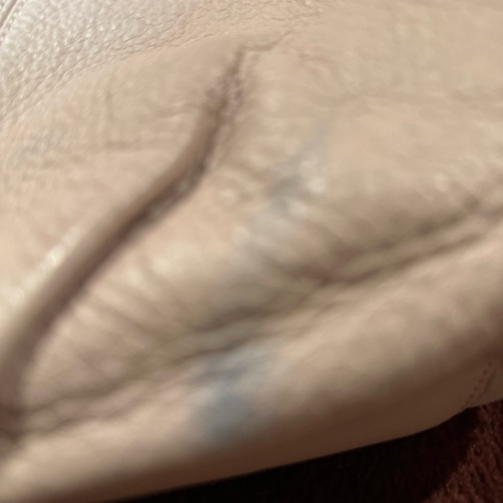 Tory Burch Dakota leather hobo in soft pink leather. One small transfer color. - Picture 4 of 7